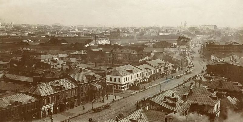 Дорогомилово. Вдалеке справа видна церковь Смоленской Божией Матери, перед ней Дорогомиловский (ныне Бородинский) мост (в этом ракурсе кажется коротким). Фото 1902 года